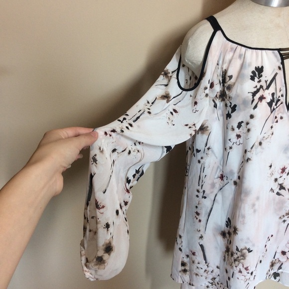 White House Black Market cherry blossom top - Picture 4 of 12